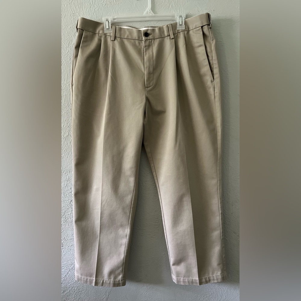 HAGGAR Classic Fit Khaki Pants EUC
